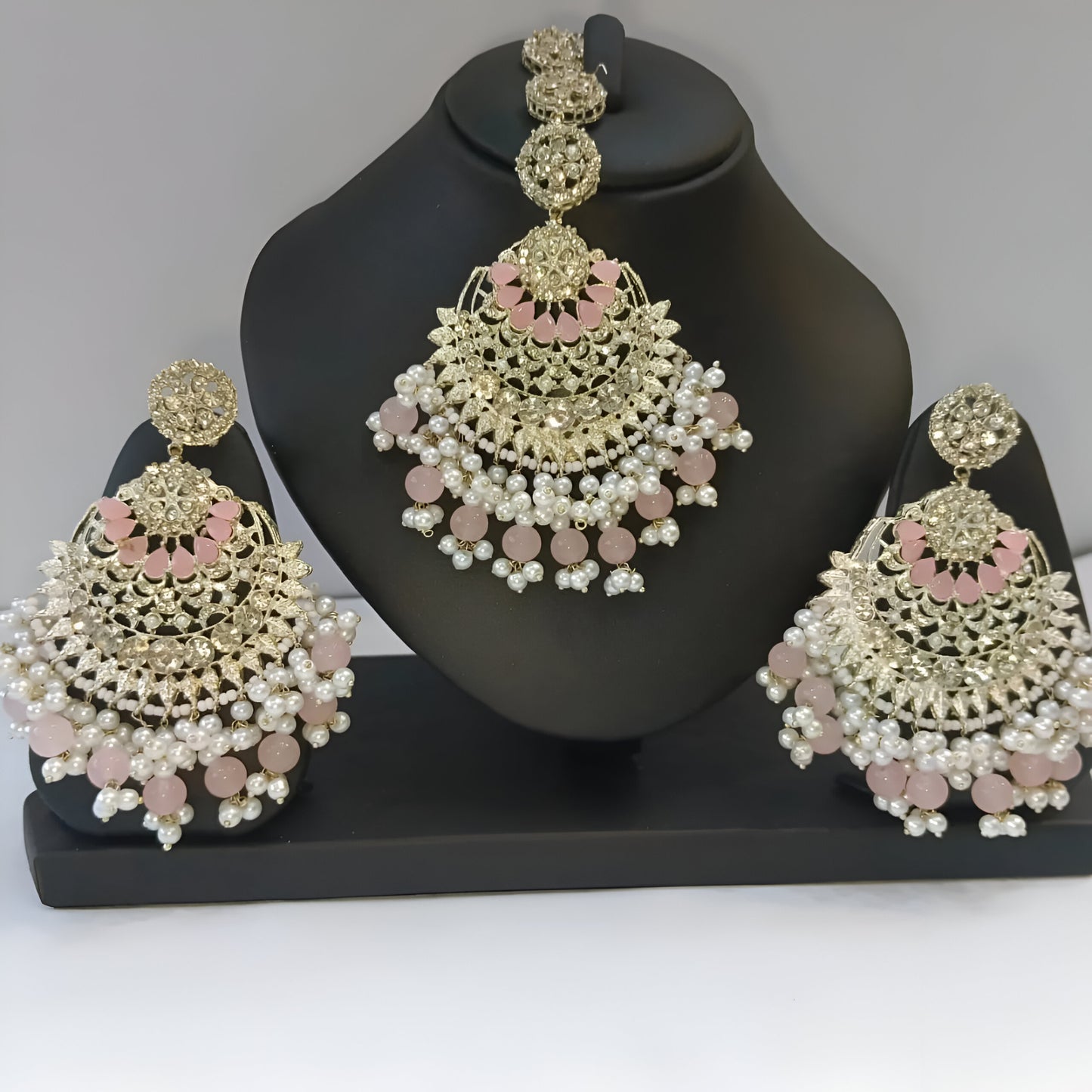 "timeless elegance: bridal jewelry set for your special day"