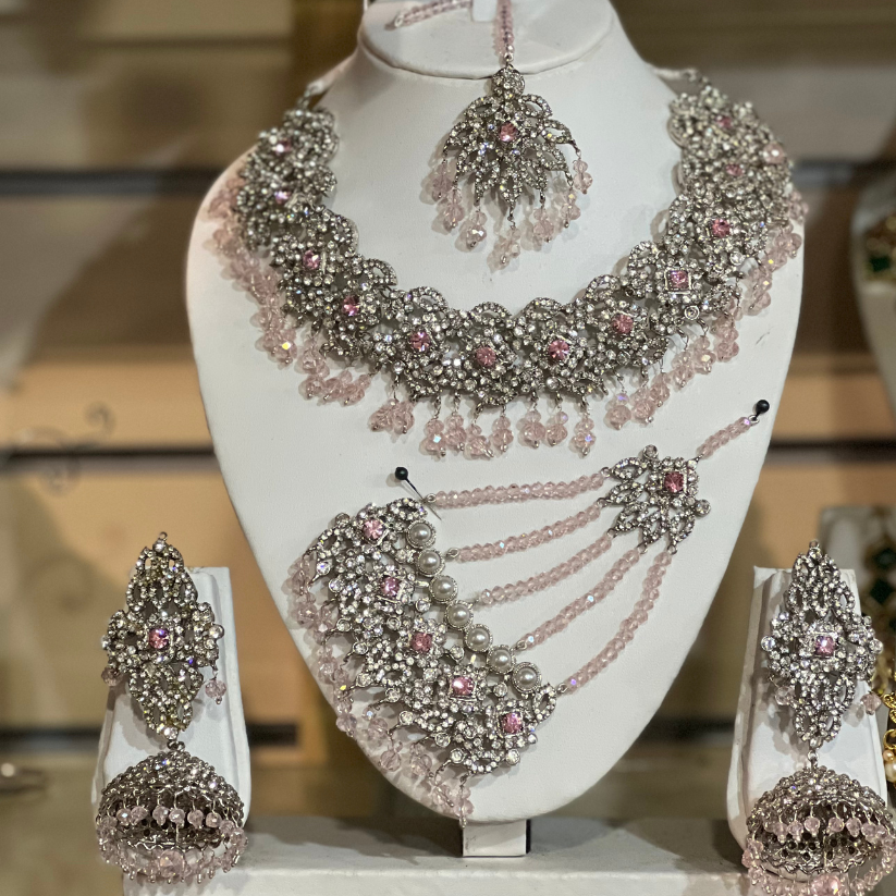 "timeless elegance: bridal jewelry set for your special day"